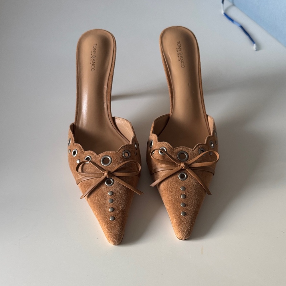 TONY BIANCO SHAE BUTTERSCOTCH SUEDE HEELS brand new